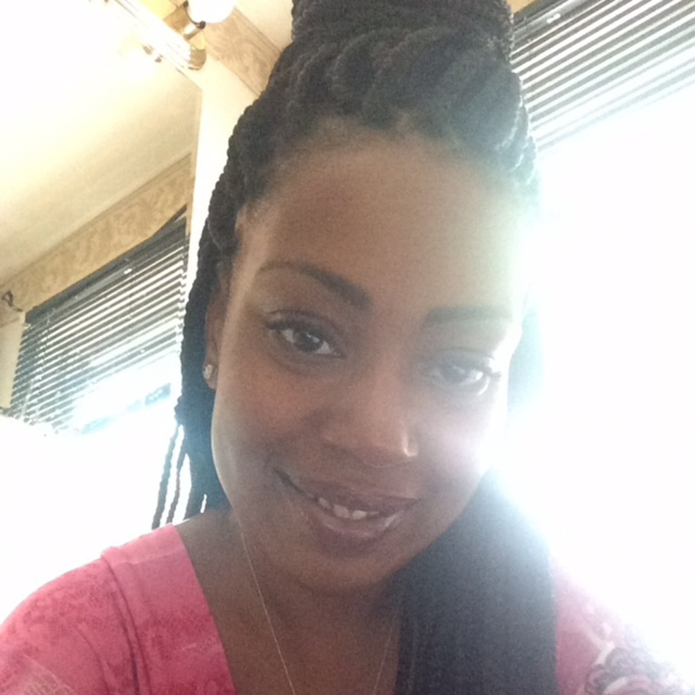 Meet your Posher, Stephanie - Picture 2 of 4